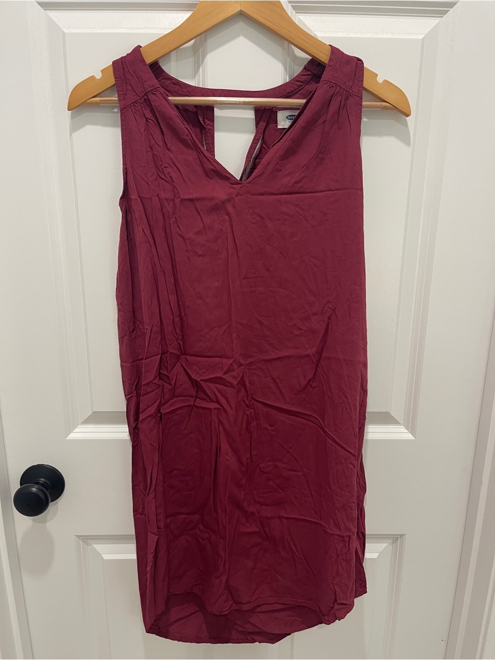 Old Navy Sleeveless V-Neck Burgundy Midi Dress